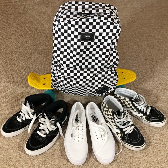 Vans Handbags - 🎉SALE🎉NWT Unisex Vans Old Skool II backpack.